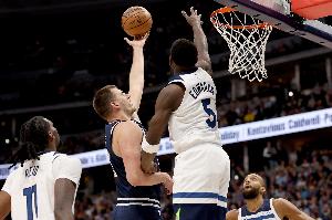 火热对攻！掘金vs森林狼加时合砍50分 约基奇一人独得18分