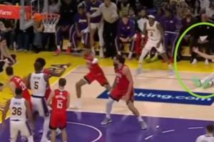 这对吗？东契奇不满直接坐在地上摊手 火箭在飞速搞快攻