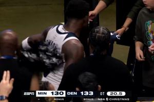 华子情绪失控！指着裁判骂！连吃两T+共吃三T被驱逐了