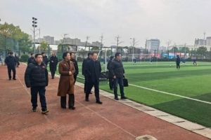 湖北省体育局副局长余平辉率队赴孝感市，专题调研足球工作