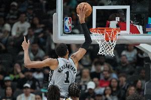 文班：我们知道自己能打出竞争力 我们很幸运&想享受这一切