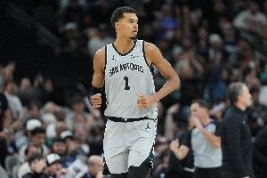 三杀雷霆！文班：我们专注于剩余的比赛 赛季还没打到一半