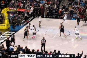 稳住局势！穆雷接球撤步到外线命中三分球