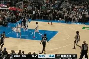 两个人都防不住！文班肆虐内线自投自抢 顶翻哈滕骑扣杰伦威！