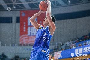 外线提供火力！曾凌铉替补35分钟 三分10中6砍下18分3板3助