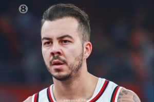 外线没投开！约克三分球12中2拿到23分2板4助1断1帽