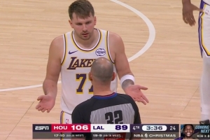 打得不开心！东契奇轻推杜兰特犯规 不满判罚再吃T