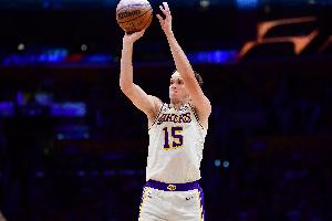 半场伤退！里夫斯仅出战14分钟 8投5中得12分1板1助1帽