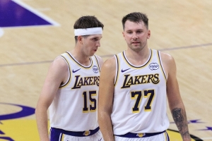 记者：湖人前期战绩有关键球10-0加成 东里缺席会让火力损失太多