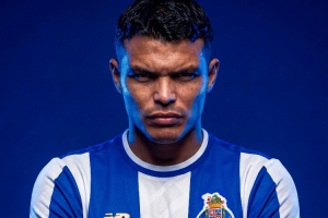 意媒：伊布尝试为米兰签回弟媳，但被弗拉尼、囧叔双双否决