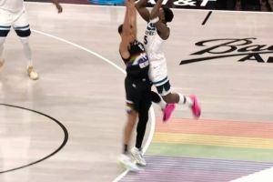 来看学习成果！华子弧顶贴身造三分犯规 曾表示要学哈登造犯规