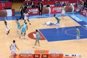 石破天惊！法耶持球直杀篮下 起飞滑翔单臂爆筐