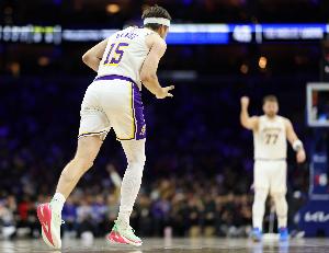 你方唱罢我登场！里夫斯底角三分冷箭 小贾巴里斜45度角还以颜色