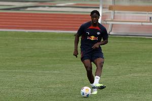 图片报：和罗马诺报道相反，莱比锡后卫比施亚布冬窗不会离队