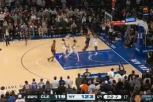 超神表现仍难救主？米切尔一打三闪电变向过人直接起飞战斧隔扣OG