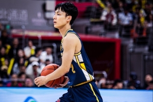 媒体人：徐杰拉开比分时送助攻 焦灼时控节奏 最要得分时拿关键分