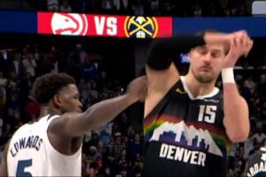 这里已放你一马了！华子伸手扒拉约基奇又装作若无其事 裁判没吹~