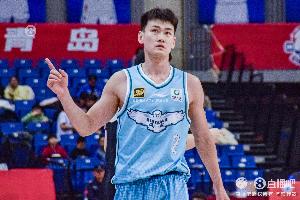 里突外投！王睿泽10中6拿到19分 三分6中3