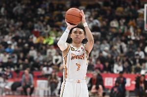 射手还能拒投？原帅出战25分钟仅出手2次三分 拿到3分2板