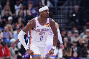 全靠你了！亚历山大半场各种硬解止血 9中5砍下16分2板2助