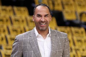 浓眉又伤？巴克利：太糟糕了 我的朋友哈里森已经因此被解雇了