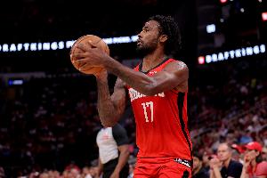 先拔头筹！伊森侧翼接球 速射三分正中靶心