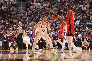 范德彪+斯玛特一起用！湖人攻防难兼顾 畸形阵容一碰强队直接露馅