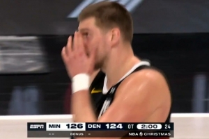 如日中天！约基奇外线开炮三分再中 率队继续迫近比分