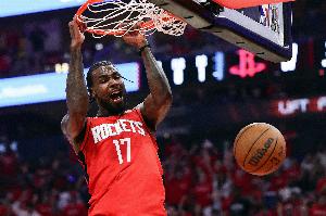 飞天遁地！申京送妙传 伊森接球起飞双手暴扣