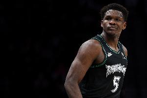 张佳玮：华子绝平冷脸片刻后一声大吼 太像年轻气盛的泰森了