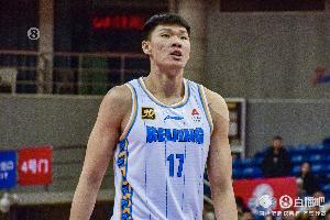 今天打得好！范子铭8中6高效拿下15分5板1助 4前场板