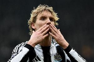 著名解说黄健翔提议：可以考虑将沃尔特马德叫做华特马、怀德马