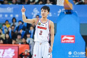 能攻善传！徐杰半场7中4拿到11分6助 正负值+18