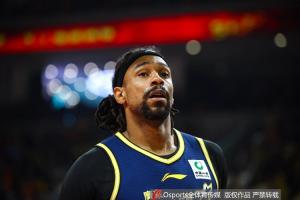 杀伤力太强！萨林杰狂制造犯规15罚13中砍21分 抢6前场板&3断2帽