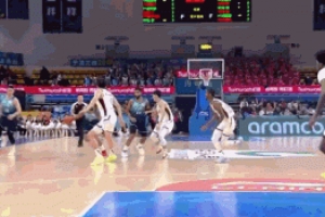 这是真能蹦！小马丁神兵天降压哨补篮得分