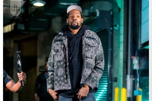 火箭官方晒杜兰特气质照：他将迎来个人生涯第13次圣诞大战🎄