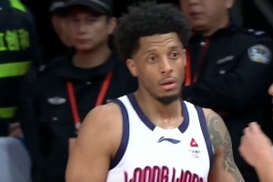 全靠你追分！威金顿半场10中5&8罚全中砍下19分5板6助