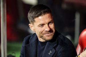 记者总结皇马2025：没有中场大脑纯靠天赋，阿隆索的球队缺乏风格