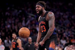 篮板机器！米切尔·罗宾逊替补17分钟揽13板&怒抢8前场板！