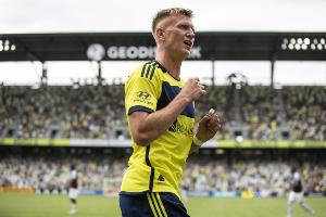 2025赛季联赛37场25球，记者：狼队有意纳什维尔前锋苏里奇