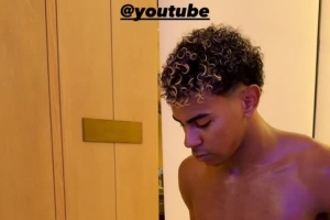 圣诞不停歇！亚马尔社媒晒油管100万粉丝证书，同时坚持健身训练