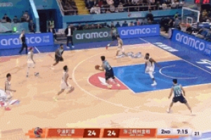 用力过猛！小马丁切入欲隔扣达卡里·约翰逊可惜砸飞