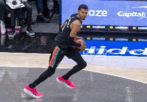 最佳第六人！文班亚马12中6砍19分11板2助1帽 正负值+13