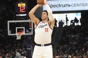 大洛单场投进9三分 NBA中锋历史第二多 仅次于唐斯的10记