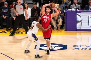 没准心干脆不投？申京连续两场三分零出手 12月至今三分16投仅1中