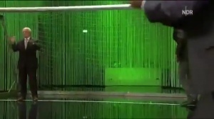 66岁时还能这样😲沙尔克传奇克劳斯·费舍尔曾在节目中表演倒钩