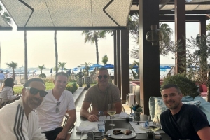 老友重聚👊🏽❤️费迪南德社媒晒与范佩西、维迪奇合照