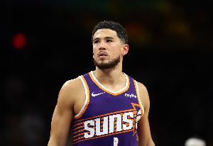 正负值+8！布克首节5投3中 拿到6分3篮板2助攻1抢断&有2次失误