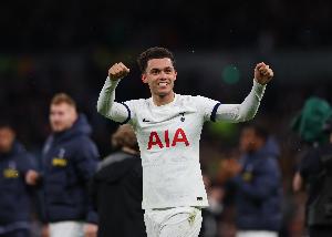 布伦南·约翰逊：欧联夺冠后我戴着奖牌睡觉，并把奖杯纹在小腿上