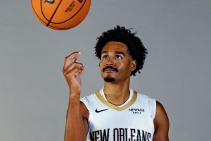 昔日冠军后卫！普尔半场9中4中拿11分3板3断 3+1和高难度上篮都有